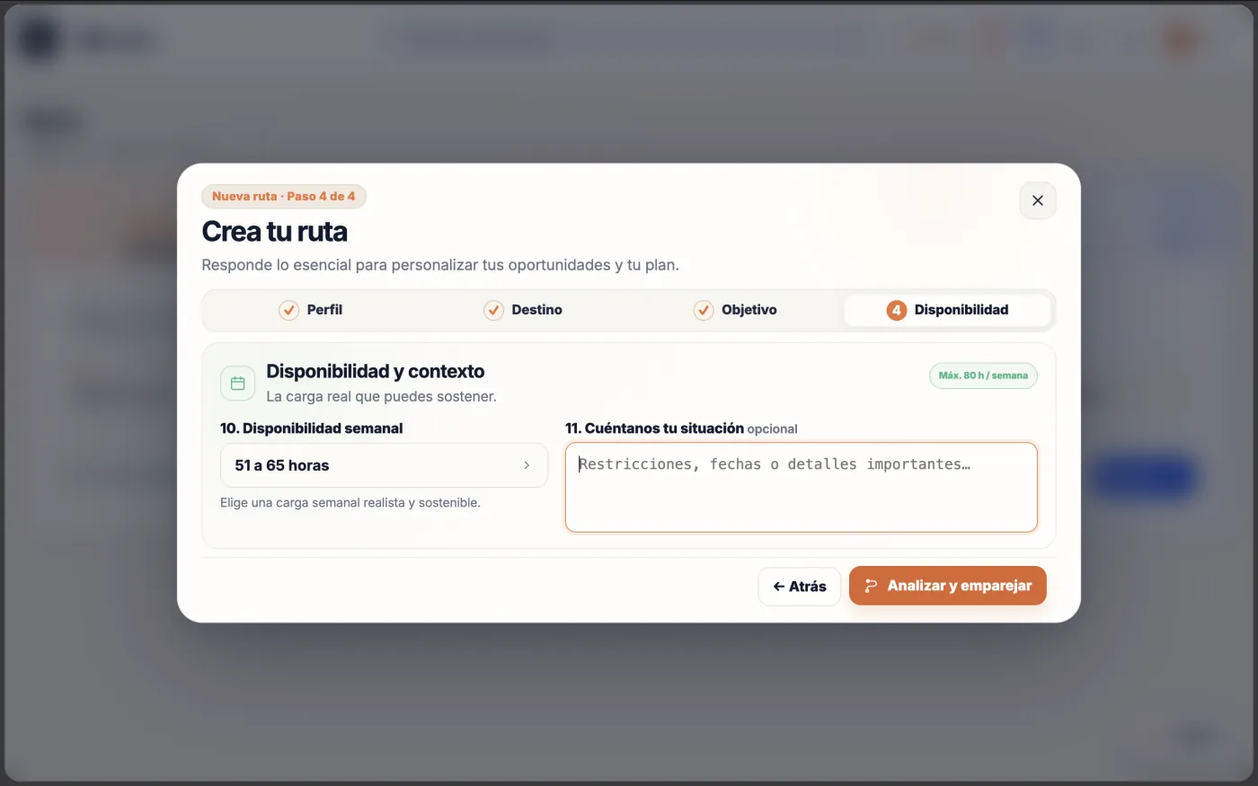 Captura de la demo de Ruta B: ventana «Crea tu ruta», paso 4 de 4 (Disponibilidad y contexto), con la disponibilidad semanal (51 a 65 horas), un campo de texto opcional para contar la situación y el botón «Analizar y emparejar».
